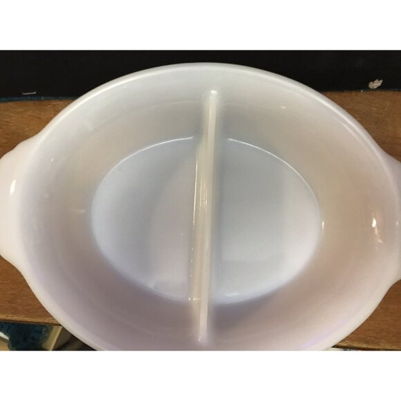 EUC PEACH LUSTRE DIVIDED CASSEROLE DISH Fire-King 468 Milk Glass Vintage - Picture 4 of 8